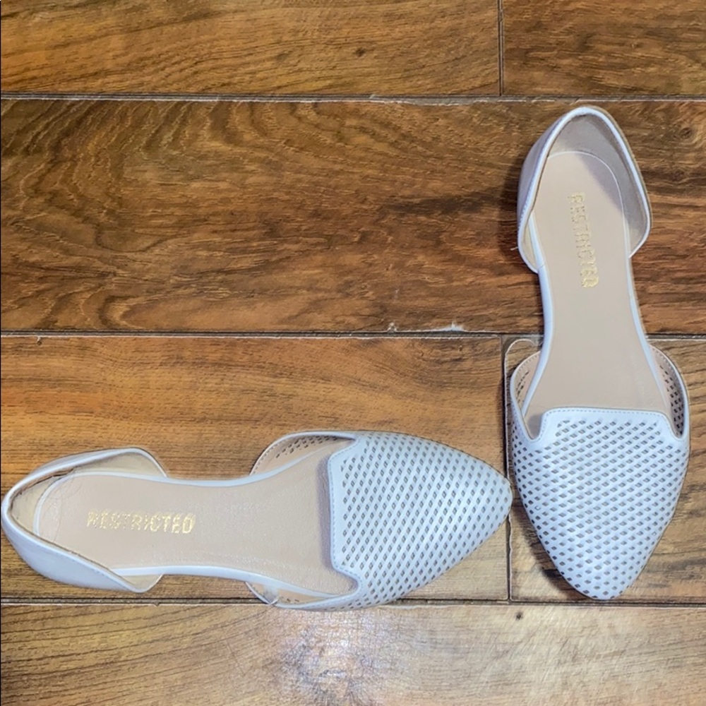 Restricted Flat Shoes w Cut Outs